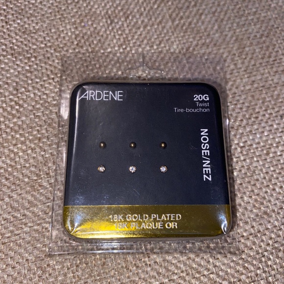 🎀4/$25 🎀✨New✨18k Gold plated nose piercings - Picture 1 of 3